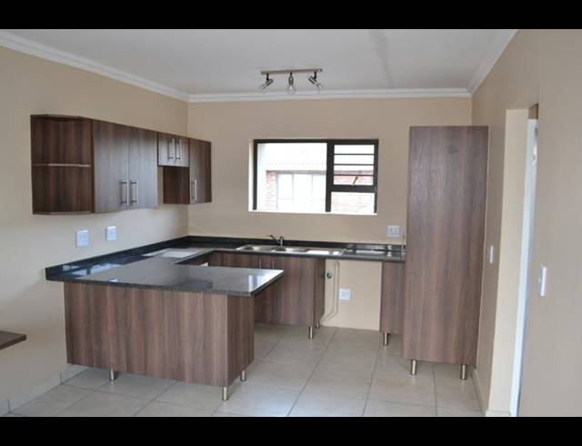 1 BEDROOM PROPERTY TO RENT IN DIE BULT